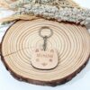 Llavero de madera con forma de gato y nombre mascota