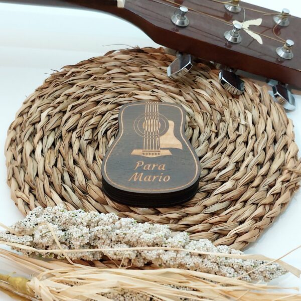 Caja de madera en forma de guitarra personalizable hecho a mano - Imagem 5