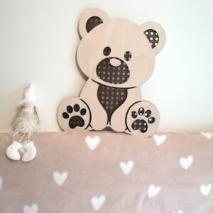 Wooden bear to decorate your baby's room