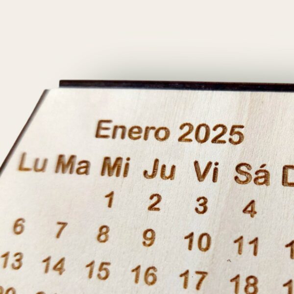 2025 Dodekaederformad träkalender
