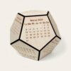 Holzkalender in Form eines Dodekaeders 2025