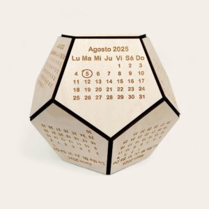 Calendario de madera en forma de dodecaedro 2025
