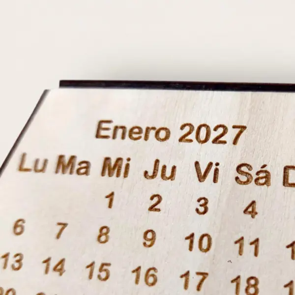 Handgjord dodekaedrisk träkalender 2027