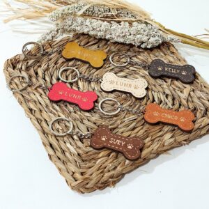 Porte-clés en bois en forme d'os avec nom d'animal