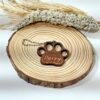 Llavero de madera con forma de huella de perro / gato