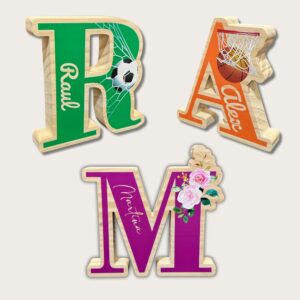 Letras de madera personalizadas con nombres infantiles decorados