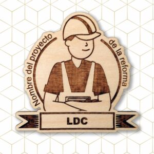 Logotipo de obrero en madera con iniciales LDC